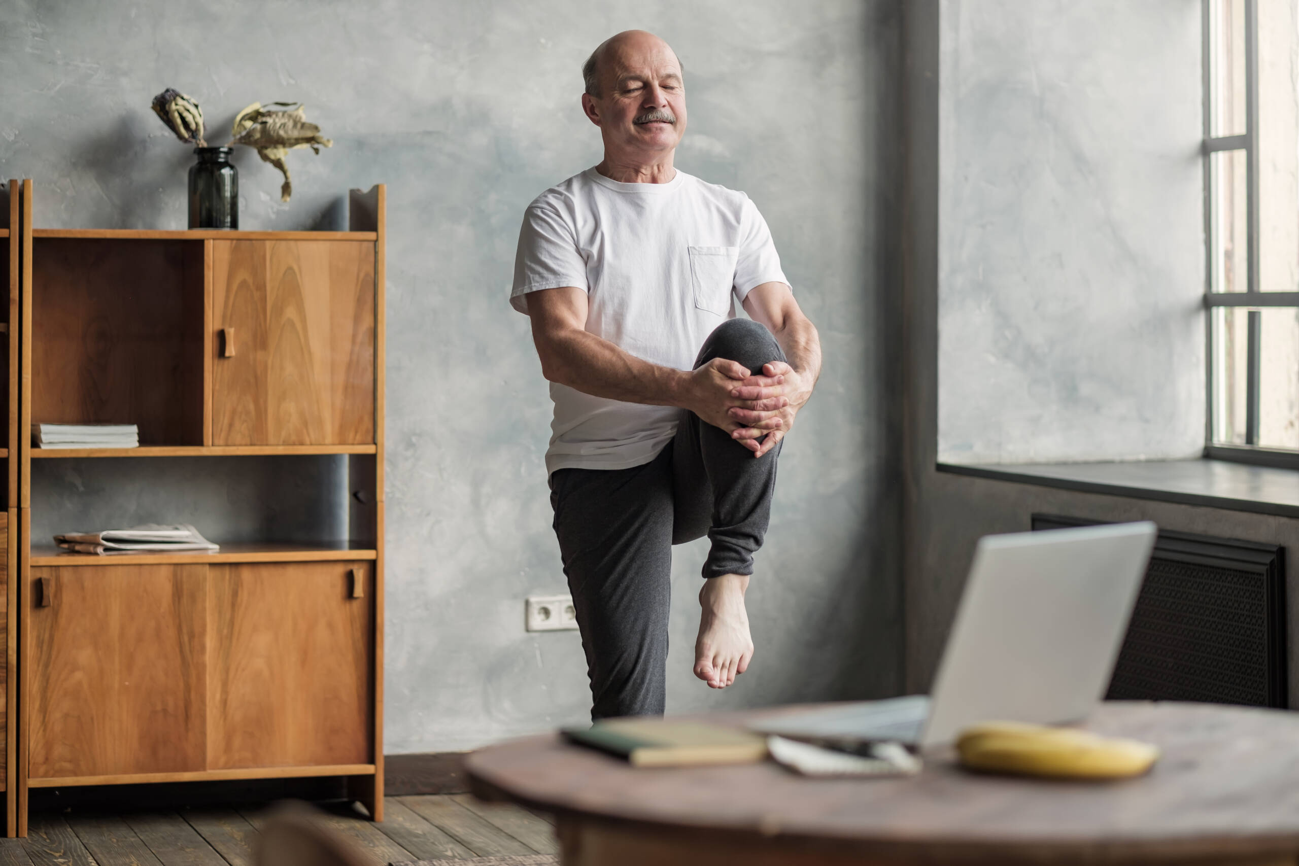 Yoga en ligne et en présentiel : Un investissement pour garder votre corps jeune et en santé!